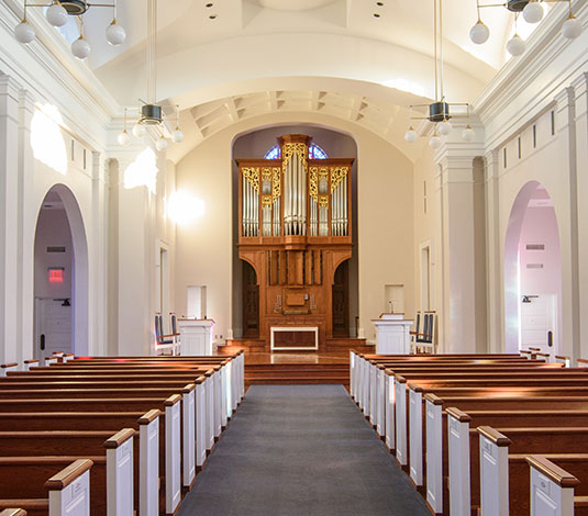 Pipe organ in sanctuary of Paris Yates Chapel
